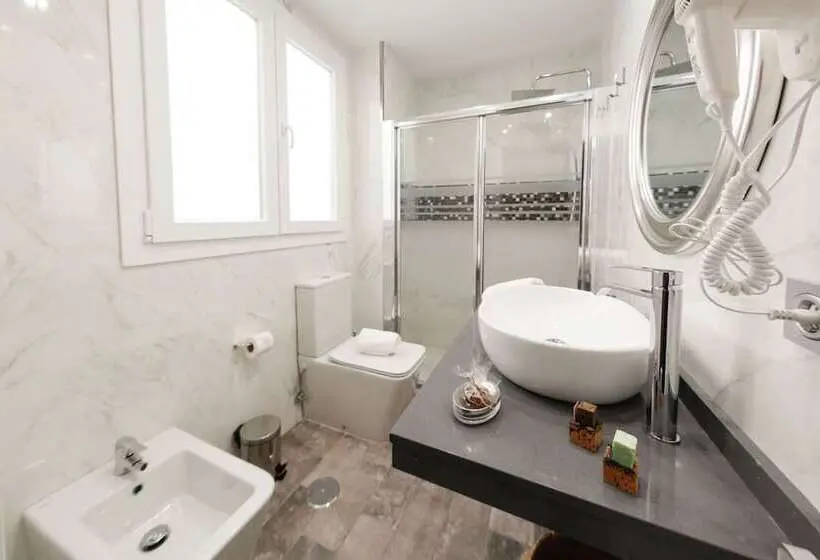 Suite, Hercules Boutique