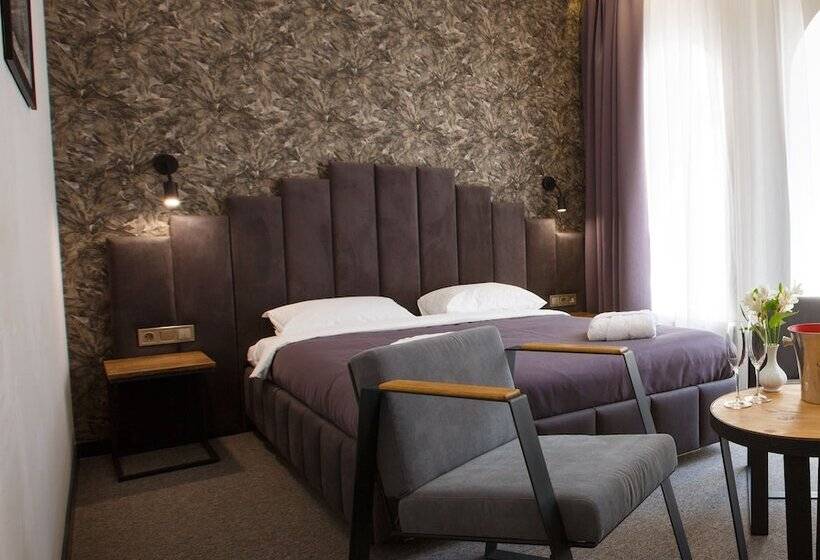 اتاق لوکس, Kulikovskiy