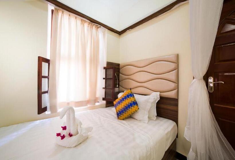 标准间, Antonio Garden