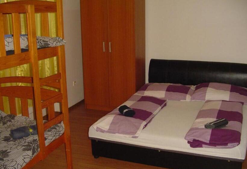 Huoneisto 1 Makuuhuone, Ubytovanie Danube