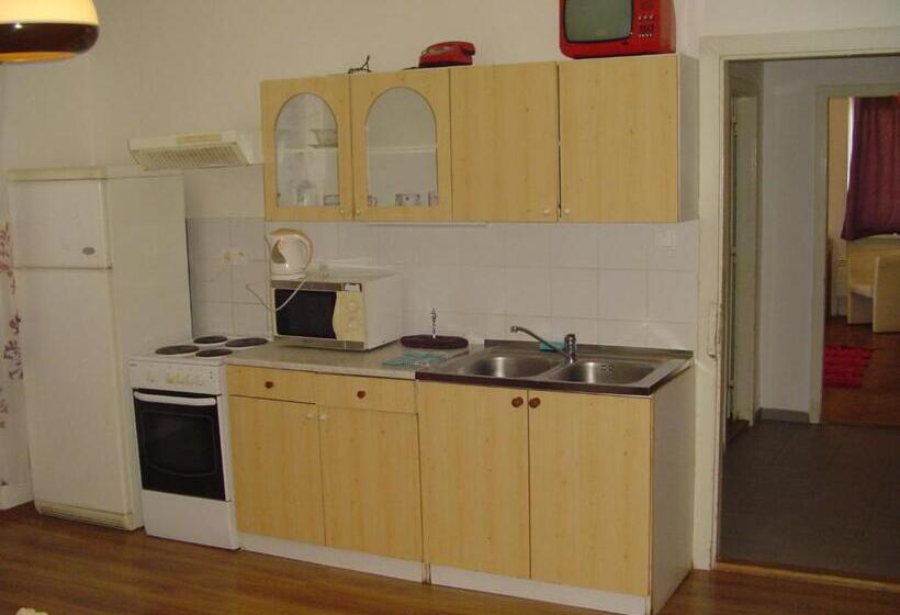 Huoneisto 2 Makuuhuonetta, Ubytovanie Danube