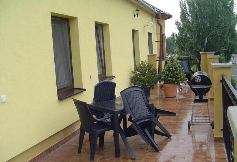 1 Bedroom Apartment Lake View, Ubytovanie Danube