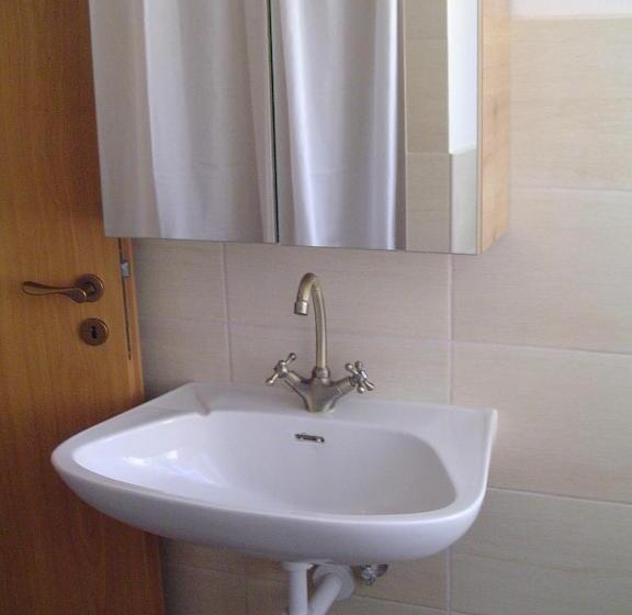 Huoneisto 1 Makuuhuone, Ubytovanie Danube