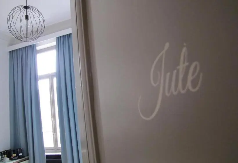 デラックスルーム, B&b La Corderie