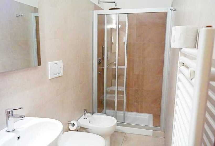 اتاق سوپریور سه تخته, Fourseasons