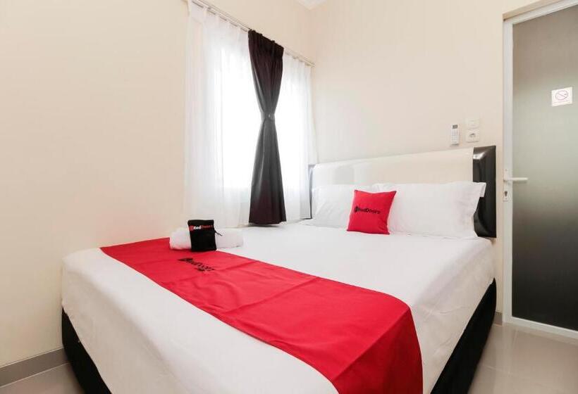 Номер Стандарт, Reddoorz Near Soekarno Hatta Airport