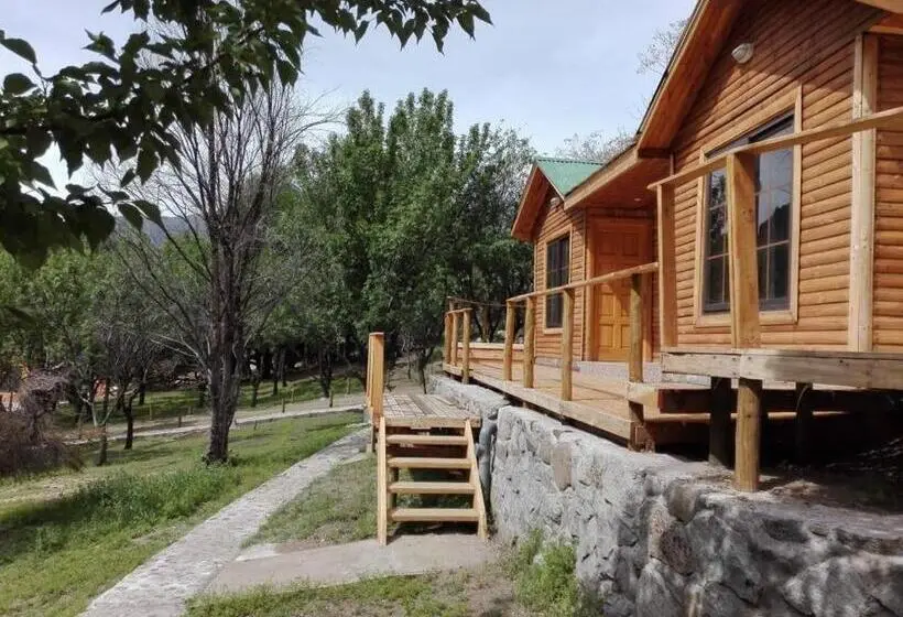 سوییت با چشم‌انداز کوه, Refugio Piedra Madre