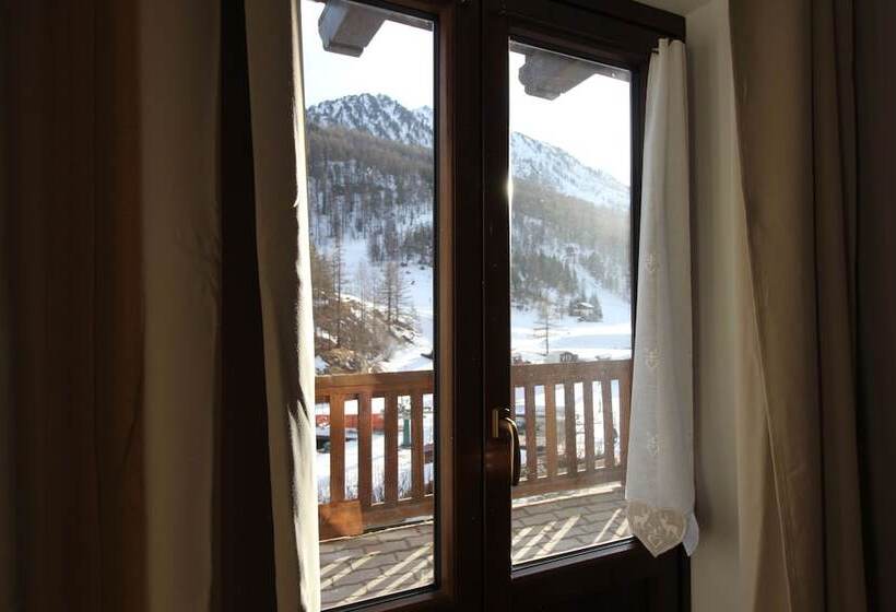 スタンダード4人部屋, Al Foiron