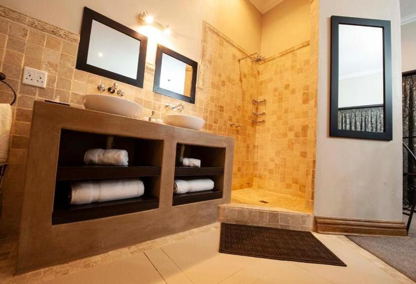 디럭스 룸 킹사이즈 침대, Il Castello