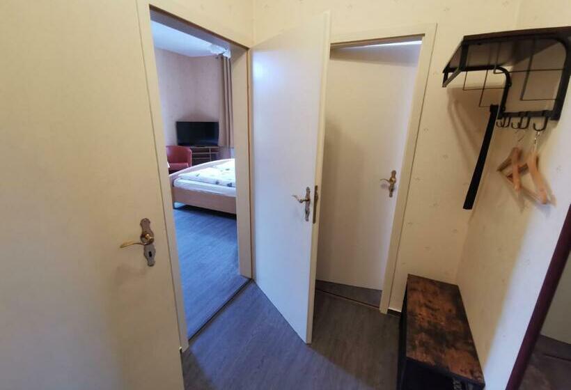 Семейный Номер Вид на Сад, Pension Am Nicolaiplatz
