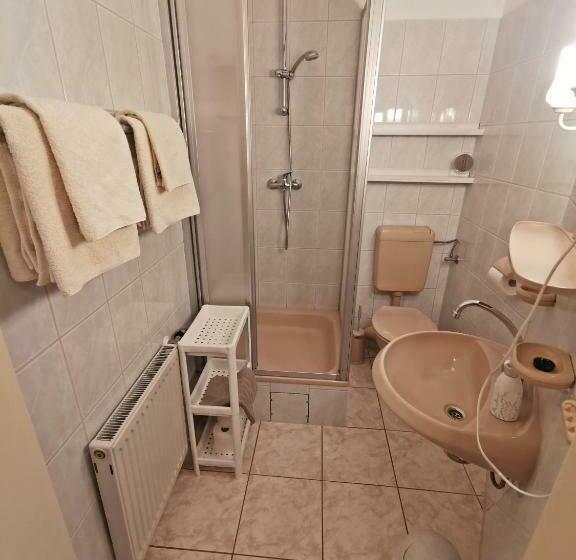 Семейный Номер Вид на Сад, Pension Am Nicolaiplatz