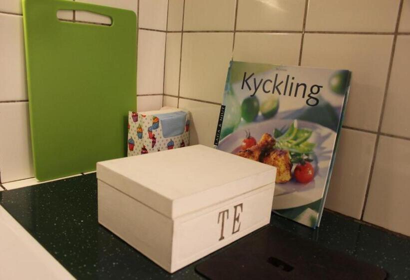 スタンダード４人部屋, Affären Må Bra