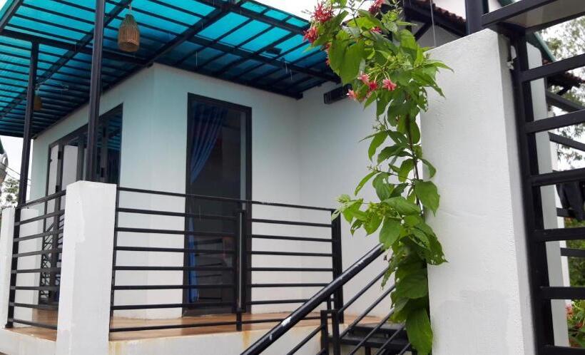 اتاق لوکس با بالکن, Palafita Bungalow