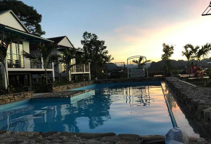 اتاق استاندارد سه تخته با چشم‌انداز استخر, Palafita Bungalow