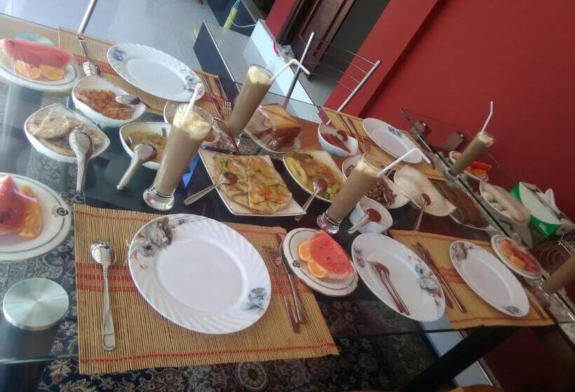 غرفة عائلية, Olivi Palace