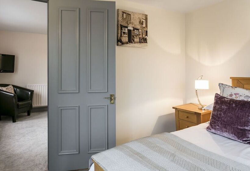 패밀리 룸, The Gamekeeper S Inn