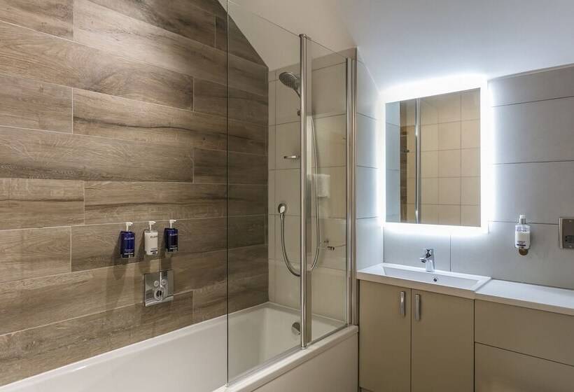 디럭스 스위트, The Gamekeeper S Inn