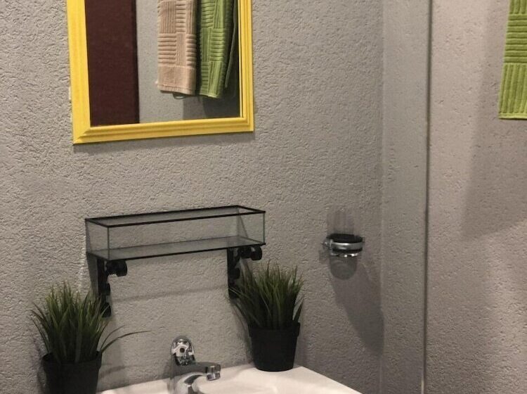 트리플 클래식 룸, Skyler Guest House