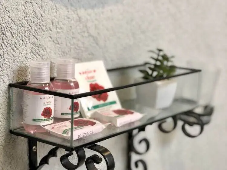 اتاق کلاسیک سه تخته, Skyler Guest House