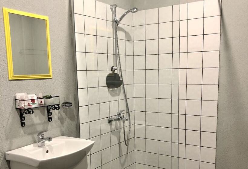 트리플 클래식 룸, Skyler Guest House