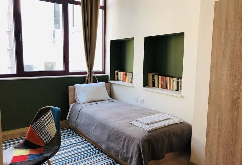 트리플 클래식 룸, Skyler Guest House