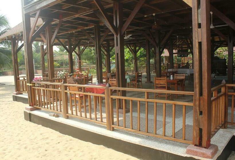 سوئیت با بالکن, Charlestina Beach Resort