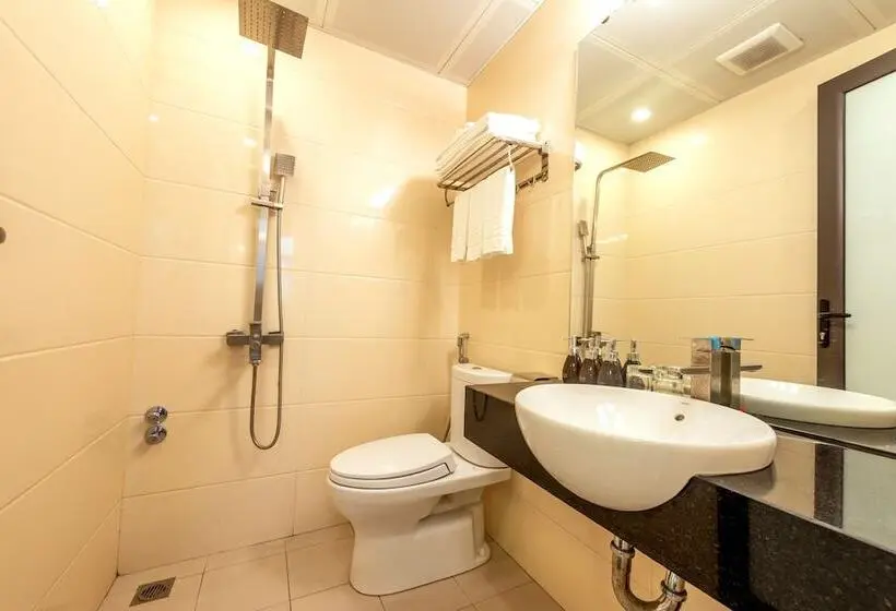 اتاق لوکس سه تخته, Westlake Tay Ho Hotel 696 Lạc Long Quân