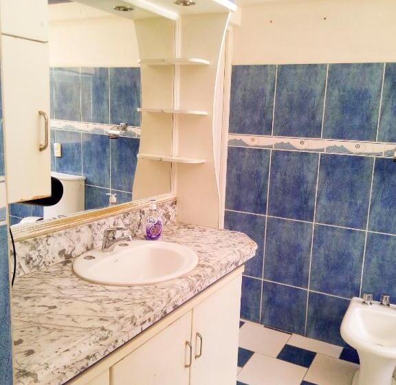 اتاق خانوادگی با سرویس بهداشتی مشترک, Belmont B&b