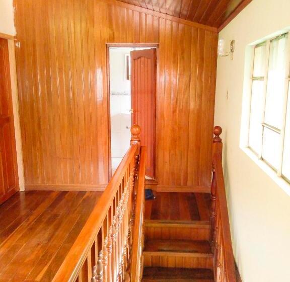 اتاق خانوادگی با سرویس بهداشتی مشترک, Belmont B&b