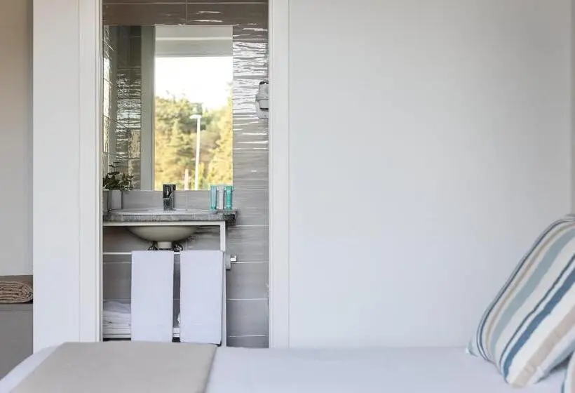 ２ベッドルームアパートメント, Golden Apartments
