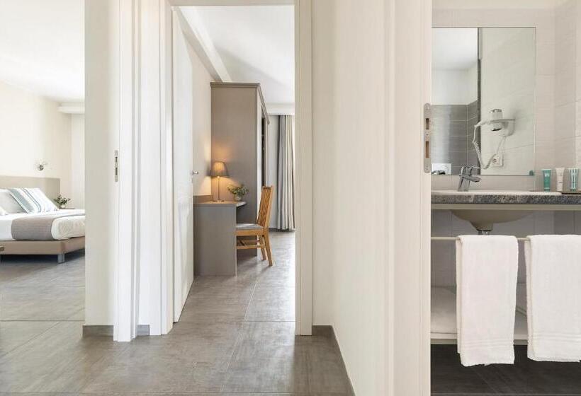 דירת שני חדרים, Golden Apartments