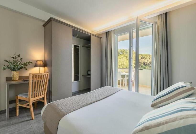 דירת שני חדרים, Golden Apartments