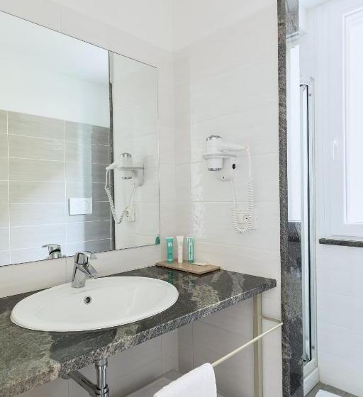 דירת שני חדרים, Golden Apartments