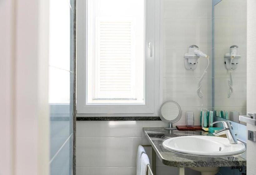 סוויטה עם ג'קוזי, Golden Apartments