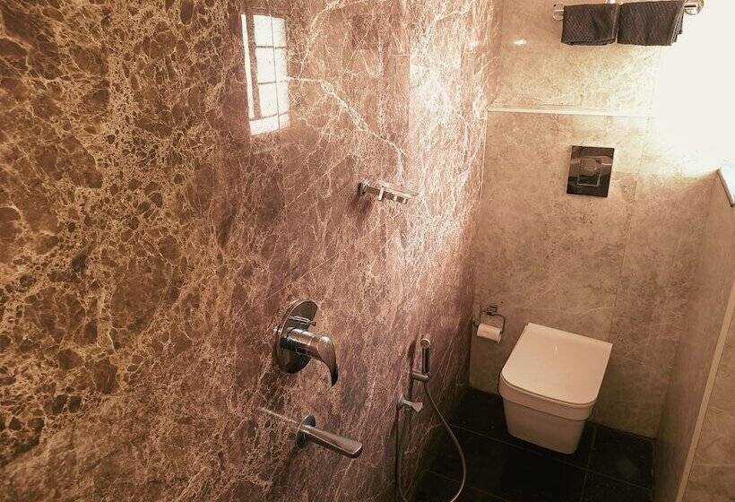 豪华房间, Le Holiday Inn