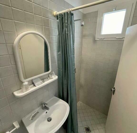 スタンダード4人部屋, Napoleon