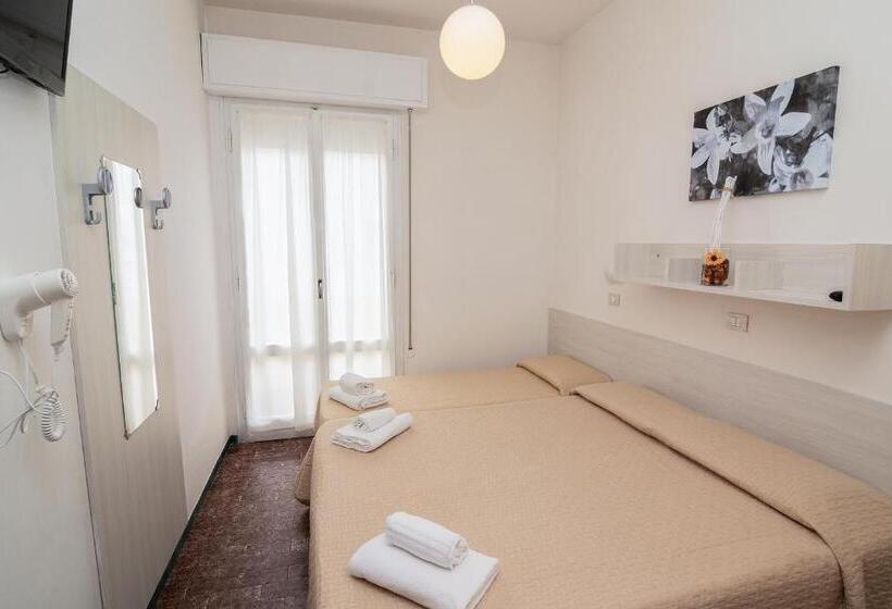 スタンダードトリプルルーム, Napoleon