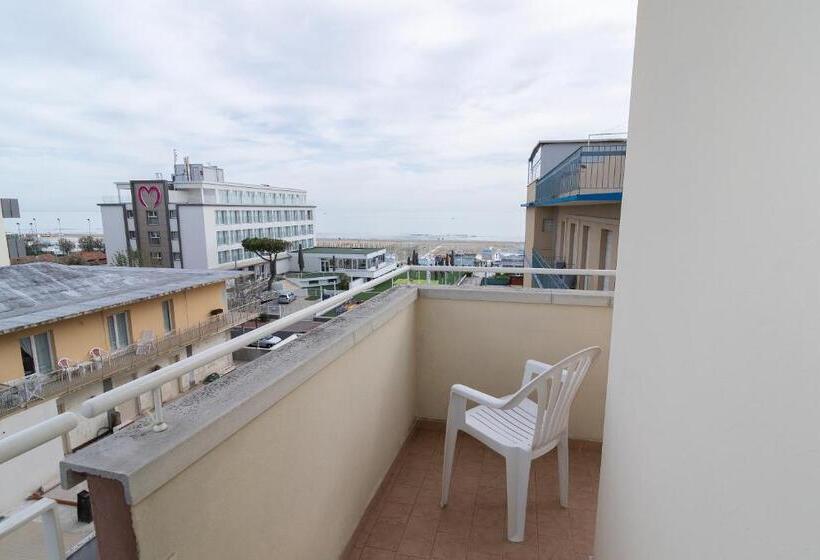 スタンダード4人部屋, Napoleon