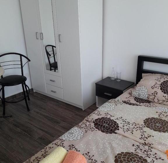 اتاق استاندارد, Hedonist