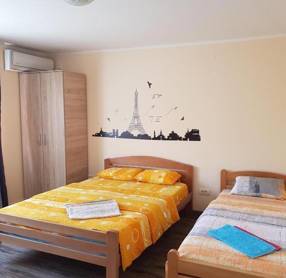 اتاق راحتی سه تخته, Hedonist