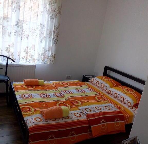 اتاق استاندارد یک نفره, Hedonist