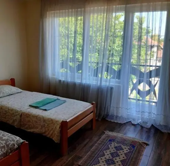 اتاق استاندارد با بالکن, Hedonist
