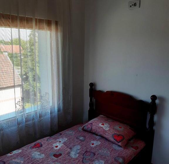 اتاق استاندارد چهار تخته, Hedonist