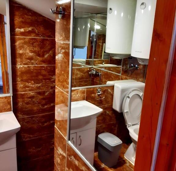 اتاق استاندارد چهار تخته, Hedonist