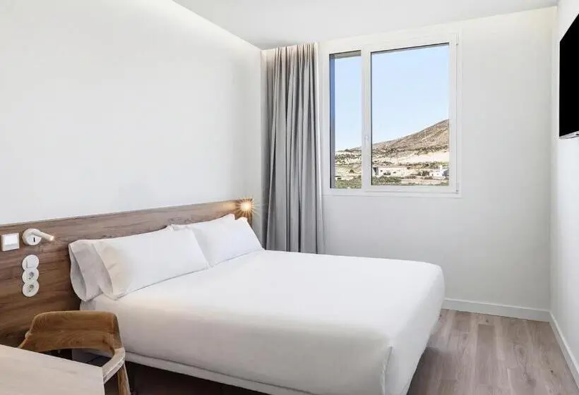 اتاق استاندارد, B&b Hotel Cieza
