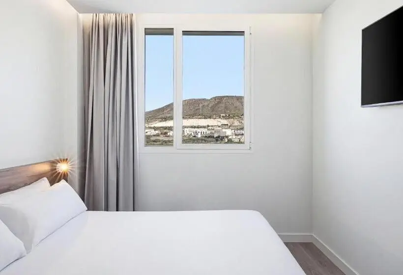 اتاق استاندارد, B&b Hotel Cieza