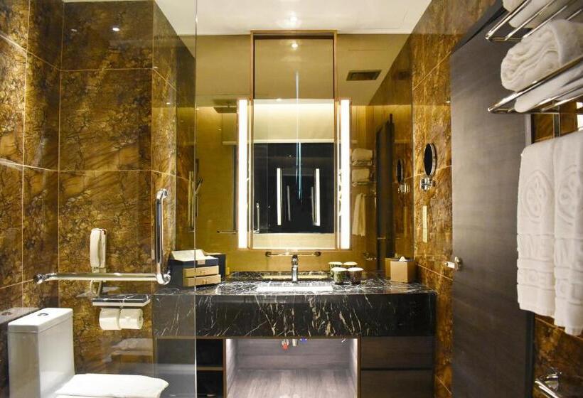 اتاق لوکس با تخت بزرگ, Ames