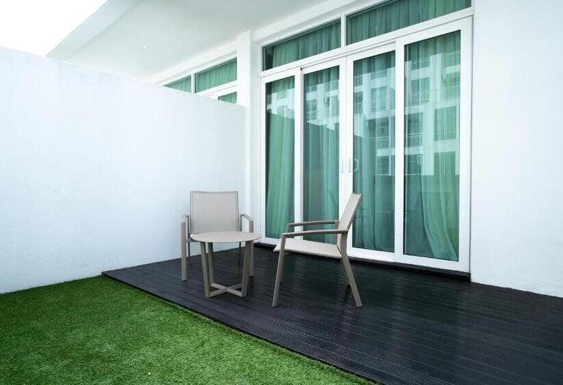 اتاق لوکس با تخت بزرگ, Ames