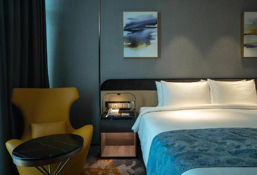 اتاق لوکس با تخت بزرگ, Ames