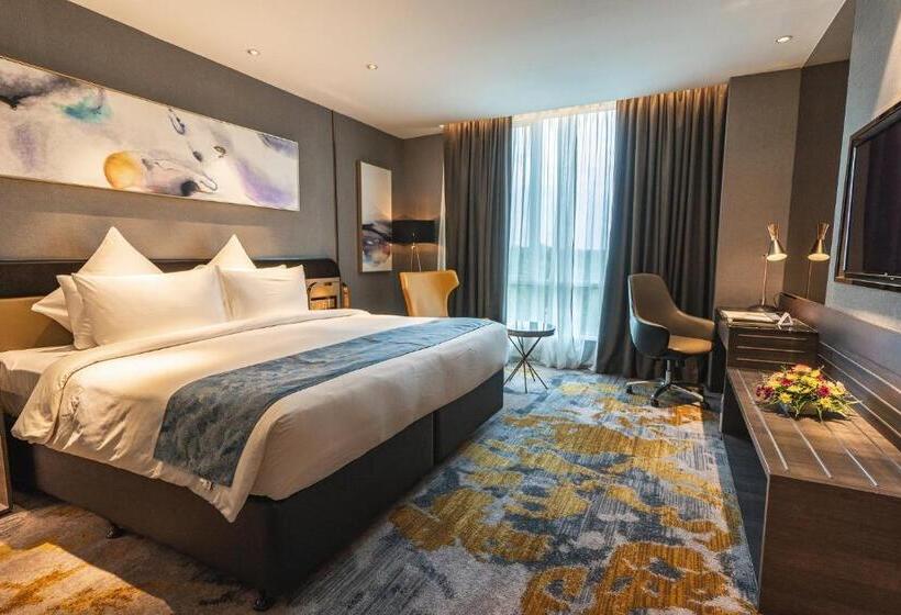 اتاق لوکس با تخت بزرگ, Ames